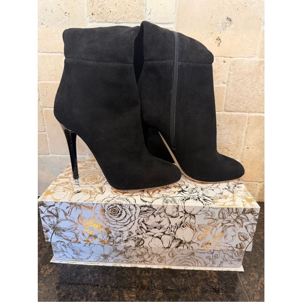 JIMMY CHOO Turner 110 Thigh High Boots with Dust Bags
$1,796